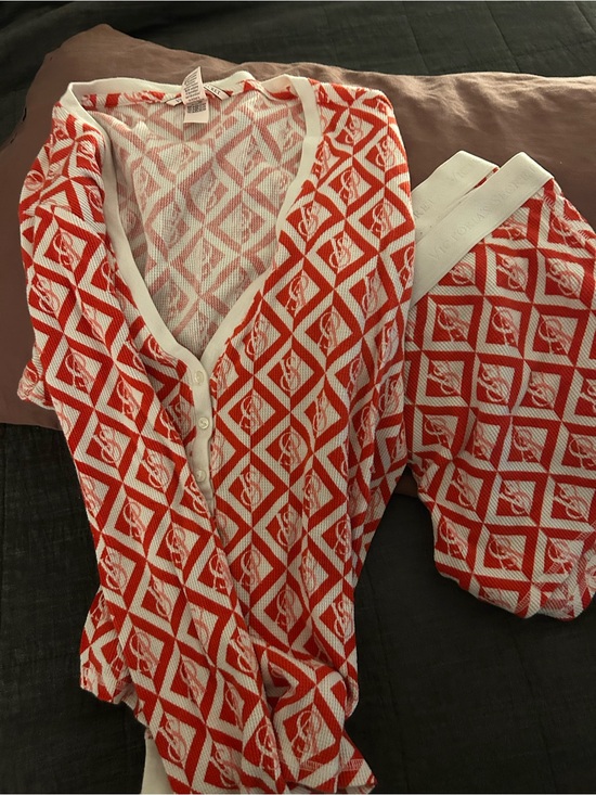 Victoria's Secret Other - Victoria's Secret Red and White Geometric Knit Top